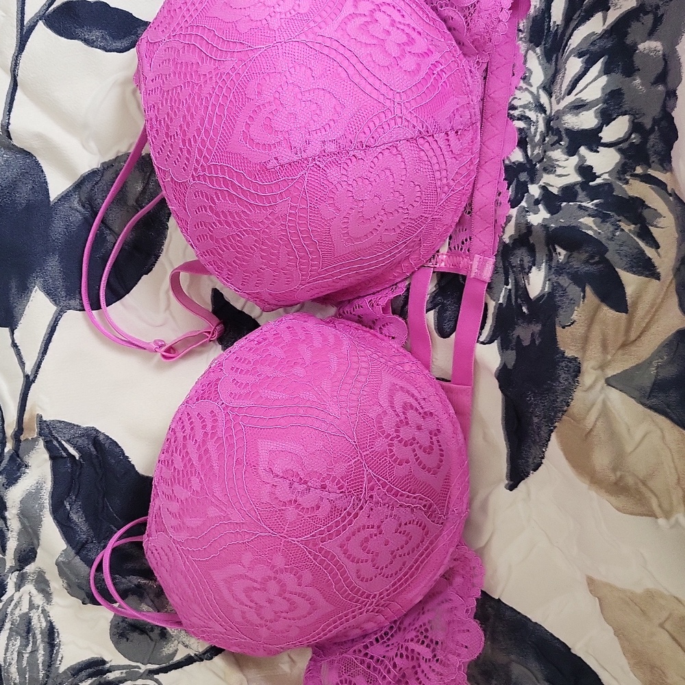 Lace Push-Up Bra in Vibrant Pink